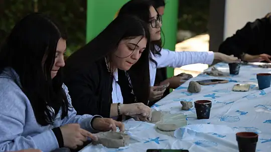 Gençler seramik sanatıyla tanıştı