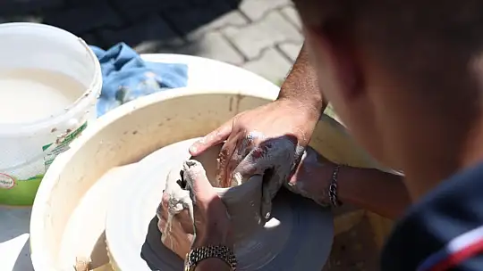 Gençler seramik sanatıyla tanıştı