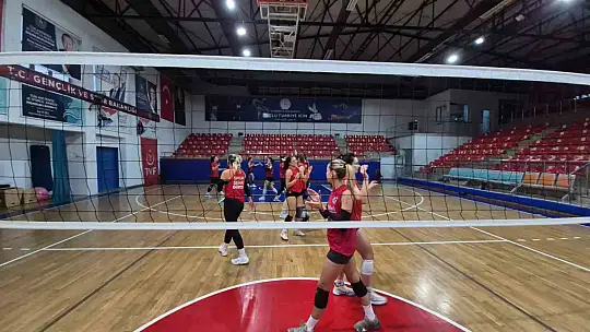 Gençlere örnek özverili sporcular