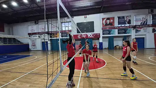 Gençlere örnek özverili sporcular