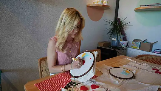 Gıda mühendisliğini bıraktı, annesinin makinesiyle başladığı hobisi mesleği oldu