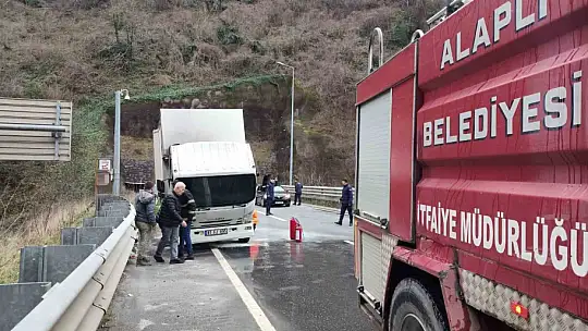 Gıda yüklü Kamyonet'in motorunda yangın çıktı