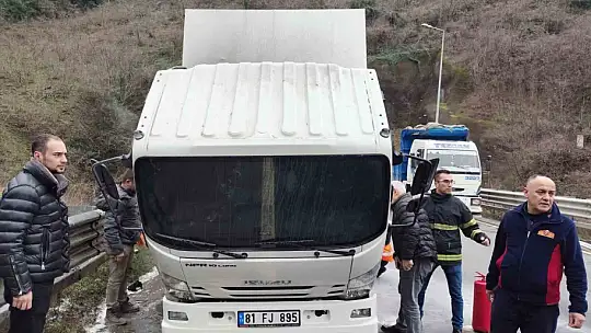 Gıda yüklü Kamyonet'in motorunda yangın çıktı