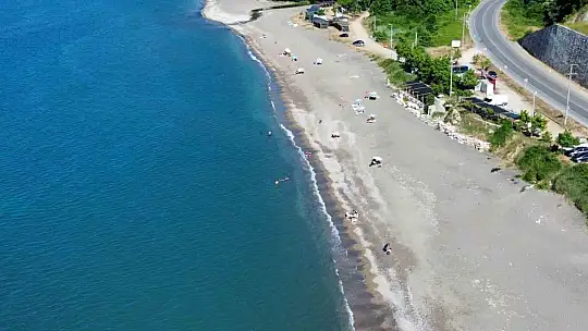 Giriş yasağı kalkmasına rağmen, sahiller boş kaldı