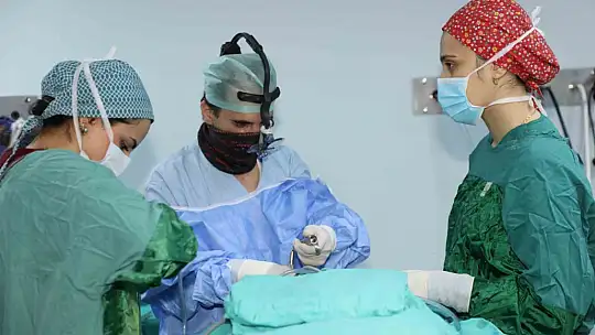 Gırtlak kanseri hasta zamanında müdahale ile sağlığına kavuştu