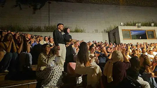 Gökhan Türkmen konserinde 9 evlilik teklifi
