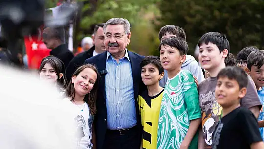 Gölbaşı'nda anneler günü kutlamaları renkli görüntülere sahne oldu