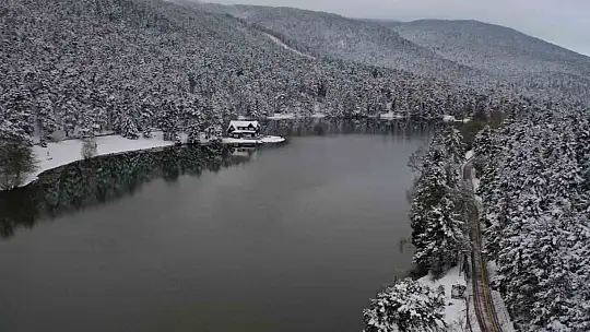 Gölcük Tabiat Parkı'nın masalsı kış manzarası