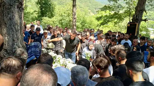 Gölde boğulan genç, gözyaşlarıyla son yolculuğuna uğurlandı