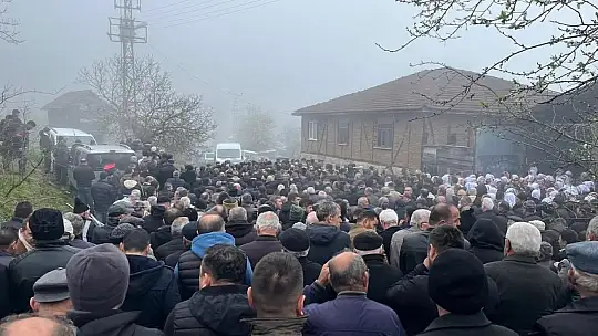 Gölette boğulan çocuk gözyaşlarıyla son yolculuğuna uğurlandı