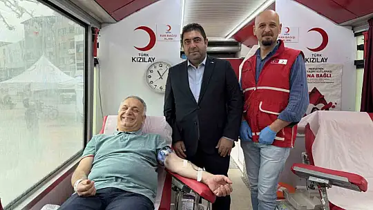 Görme engelli eski Milletvekili Ayva, Düzce'de kan bağışı çağrısında bulundu