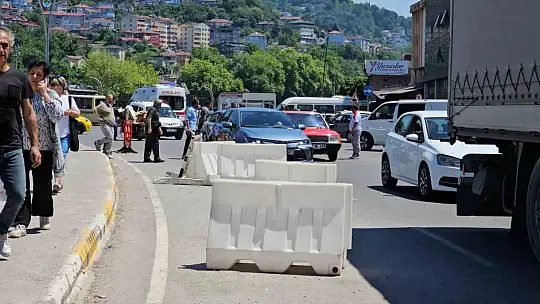 Günde 20 bin kişinin düzensiz geçtiği güzergaha üst geçit tartışması
