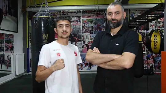 Gündüz sanayide, akşam ringde ter döküyor