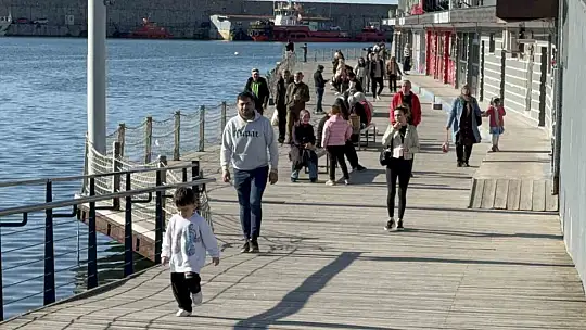 Güneş yüzünü gösterdi, Zonguldak'ta sahil şeridi hareketlendi