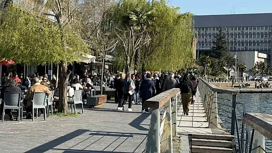 Güneş yüzünü gösterdi, Zonguldak'ta sahil şeridi hareketlendi