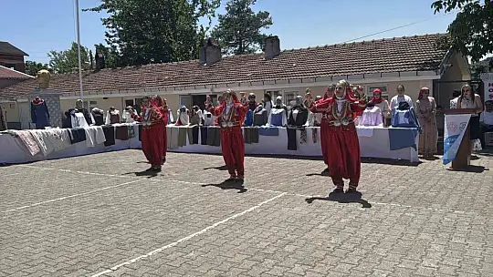 Güzelyaka köyünde kursiyerlerin ürettikleri ürünler sergilendi