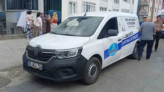 Hafif ticari araç elektrikli motosikletle çarpıştı: 5 yaralı