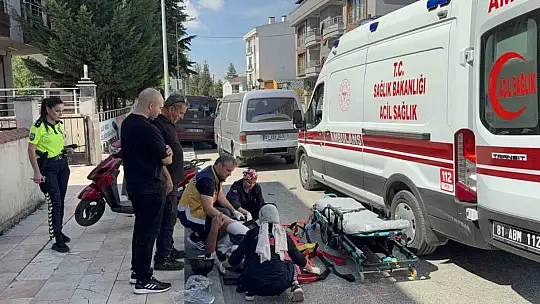 Hafif ticari araç ile çarpışan motosikletin sürücüsü yaralandı