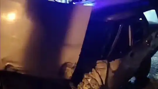 Hafif ticari araç ile otomobil çarpıştı: 6 yaralı