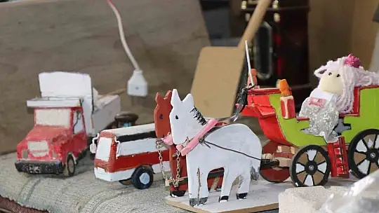 Hafızasındaki Bolu'yu çatı katında yeniden inşa ediyor