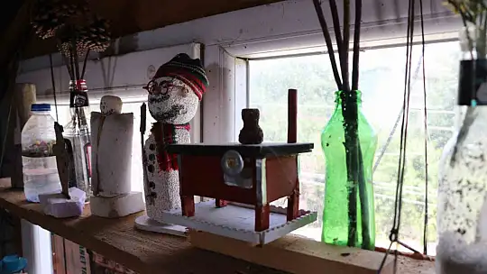 Hafızasındaki Bolu'yu çatı katında yeniden inşa ediyor