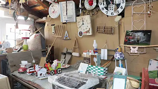 Hafızasındaki Bolu'yu çatı katında yeniden inşa ediyor