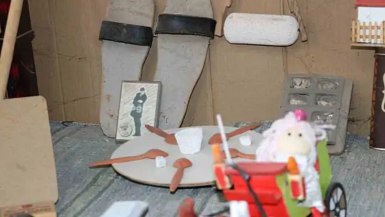 Hafızasındaki Bolu'yu çatı katında yeniden inşa ediyor