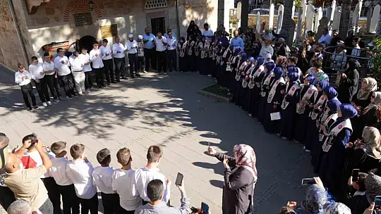 Hafızlık icazetlerini alan öğrenciler için konvoy düzenlendi
