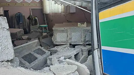 Halk otobüsü eve daldı büyük bir faciadan dönüldü