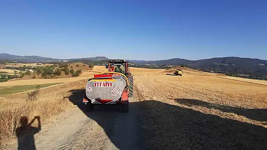 Hasat esnasında tam teçhizat bekliyorlar