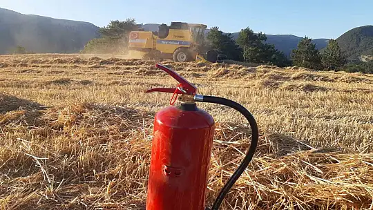 Hasat esnasında tam teçhizat bekliyorlar