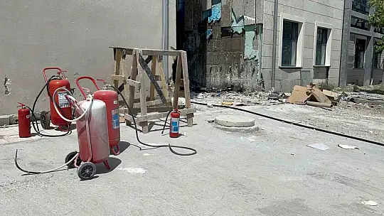 Hastane inşaatında ki yangını güvenlik görevlileri engelledi