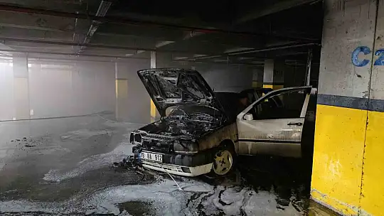 Hastane yanındaki kapalı otoparkta araç yangını paniğe neden oldu