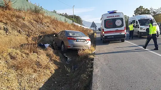 Hastaneye giden yaşlı çift kazada yaralandı