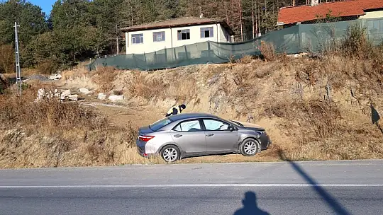 Hastaneye giden yaşlı çift kazada yaralandı