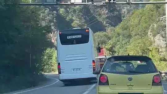 Hatalı sollama yapan otobüs faciaya neden oluyordu