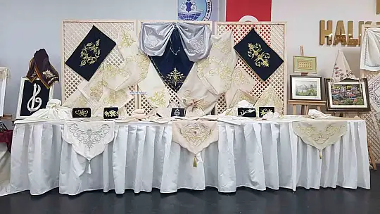 Hayat Boyu Öğrenme Haftası'nda kursiyerlerin el emeği ürünleri sergilendi