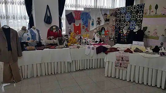 Hayat Boyu Öğrenme Haftası'nda kursiyerlerin el emeği ürünleri sergilendi