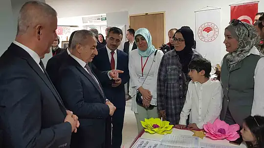 Hayat Boyu Öğrenme Haftası'nda kursiyerlerin el emeği ürünleri sergilendi