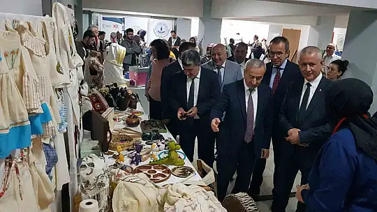 Hayat Boyu Öğrenme Haftası'nda kursiyerlerin el emeği ürünleri sergilendi