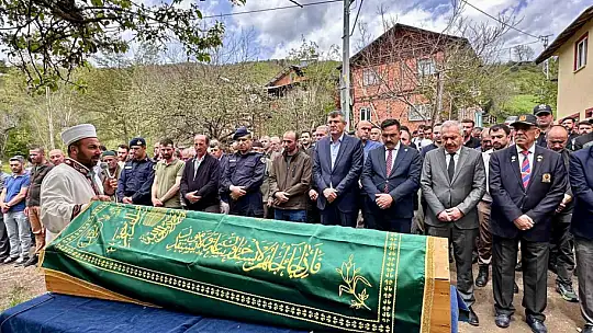 Hayatını kaybeden şehit babası son yolculuğuna uğurlandı