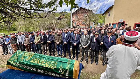 Hayatını kaybeden şehit babası son yolculuğuna uğurlandı