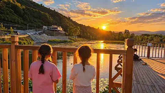 Hem canlılar hem batan güneş görsel şölen sunuyor