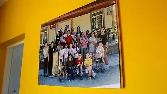 Hem imam hem de öğretmen: Atıl haldeki okulu, gençlik merkezine çevirdiler