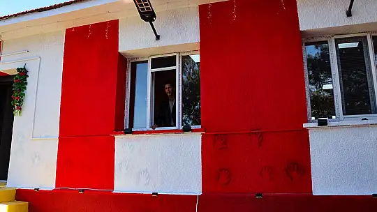 Hem imam hem de öğretmen: Atıl haldeki okulu, gençlik merkezine çevirdiler