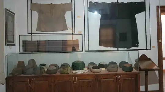 Her yıl binlerce kişinin ziyaret ettiği külliyedeki sarıklar, vatandaşlardan yoğun ilgi görüyor