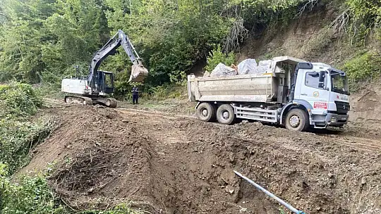 Heyelan bölgesinde yol güvenliği sağlandı