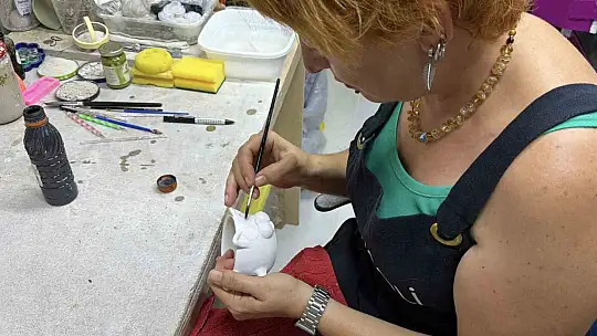 Hobi olarak başladı seramik dükkanı açtı