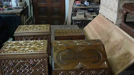 Hobi olarak başladı, siparişler ülke geneline yayıldı: Selçuklu ve Osmanlı motifli ürünlere yoğun talep