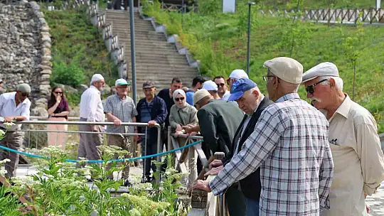 Huzurevi sakinleri farklı bir gün yaşadı